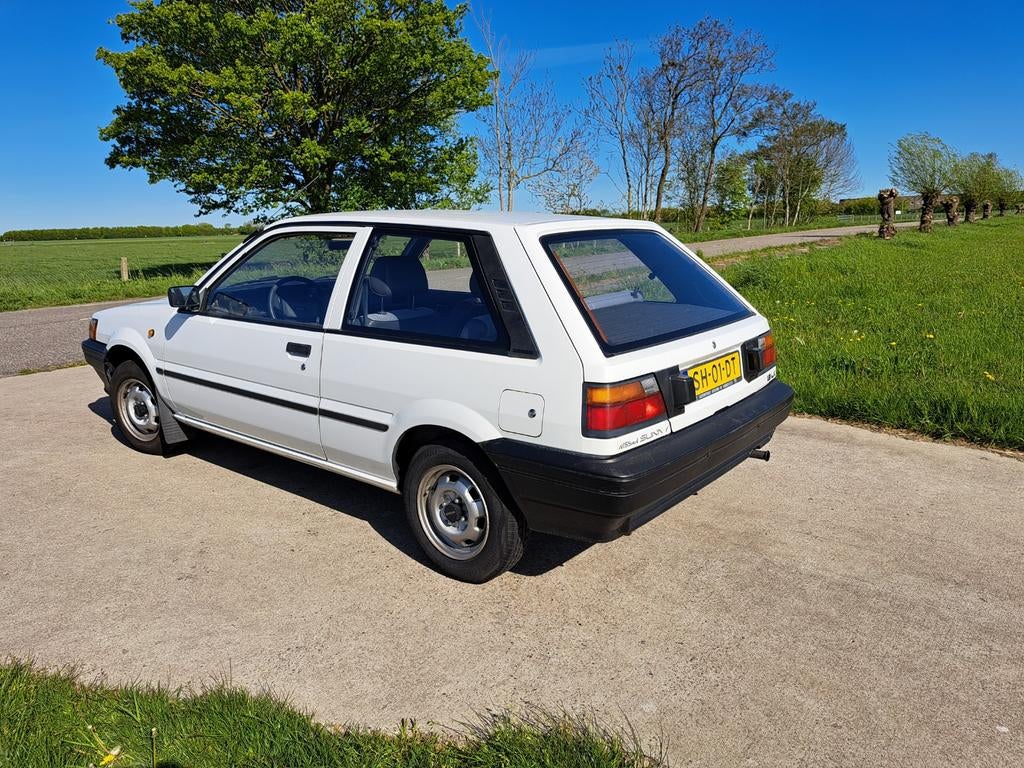 Nissan Sunny 1.3 AUT 1987 Wit, Auto's, Oldtimers, Wit, Origineel Nederlands, Particulier, Hatchback