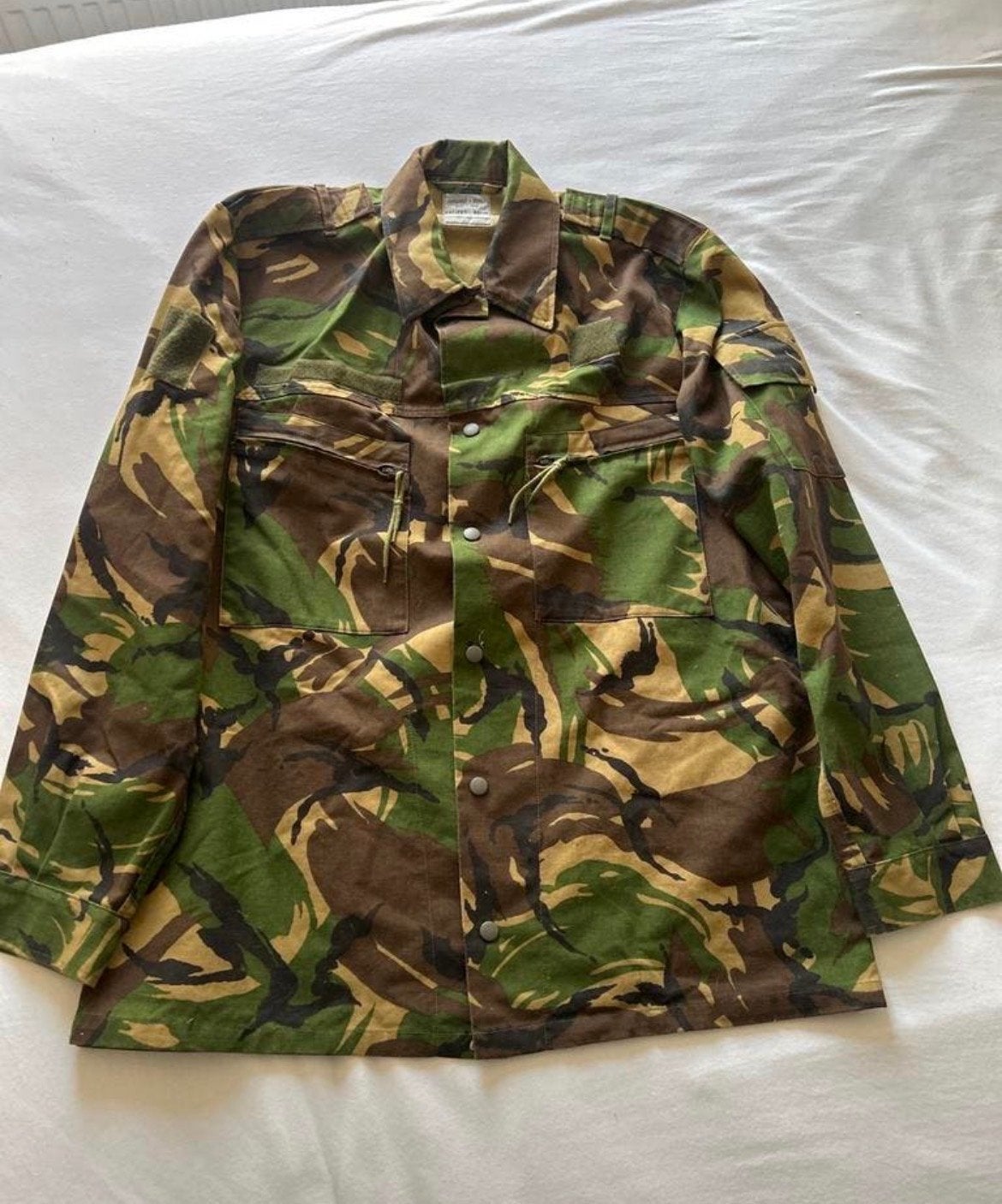 Mooie Woodland camouflage jas in goede staat, Ophalen of Verzenden, Landmacht, Nederland, Kleding of Schoenen