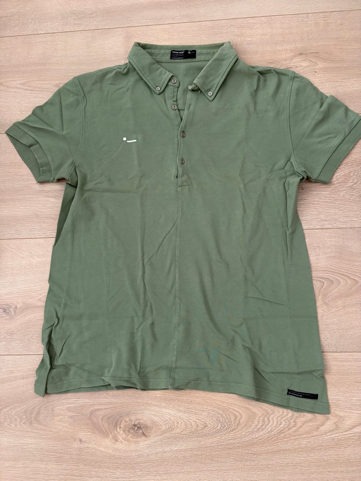 Morse Code Groene Polo - Maat XL, Ophalen of Verzenden, Zo goed als nieuw, Maat 56/58 (XL), Groen