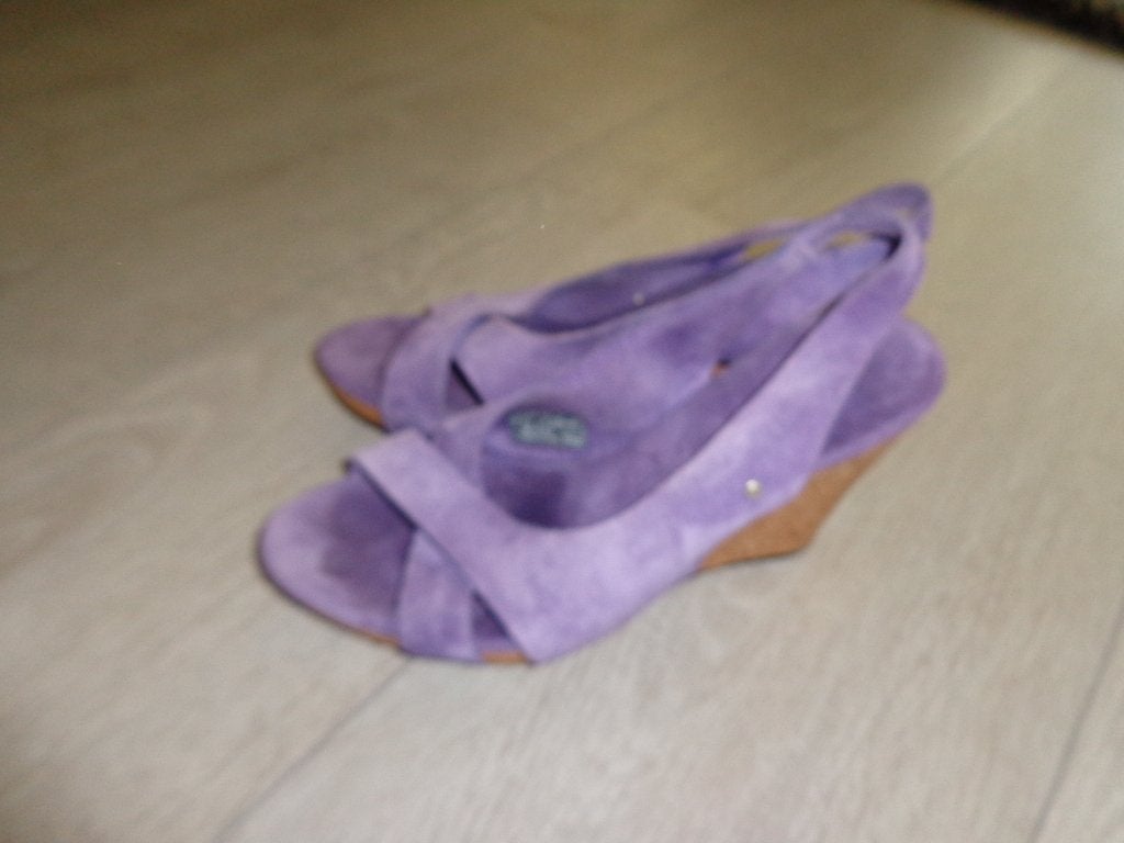 Paarse dames zomerschoenen met sleehak van ugg , hazel,, Ophalen of Verzenden, Zo goed als nieuw, Overige kleuren