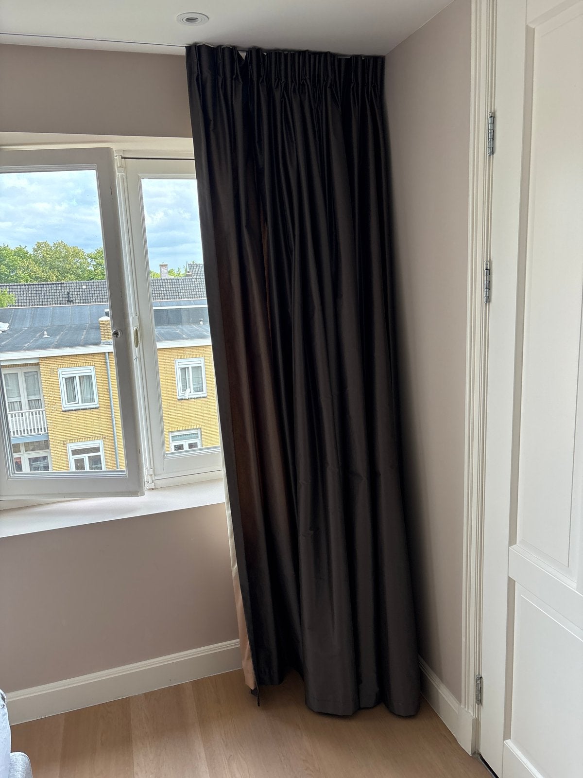 Donkerbruine / grijze verduisterende gordijnen, Huis en Inrichting, Stoffering | Gordijnen en Lamellen, Ophalen, Gebruikt, Bruin