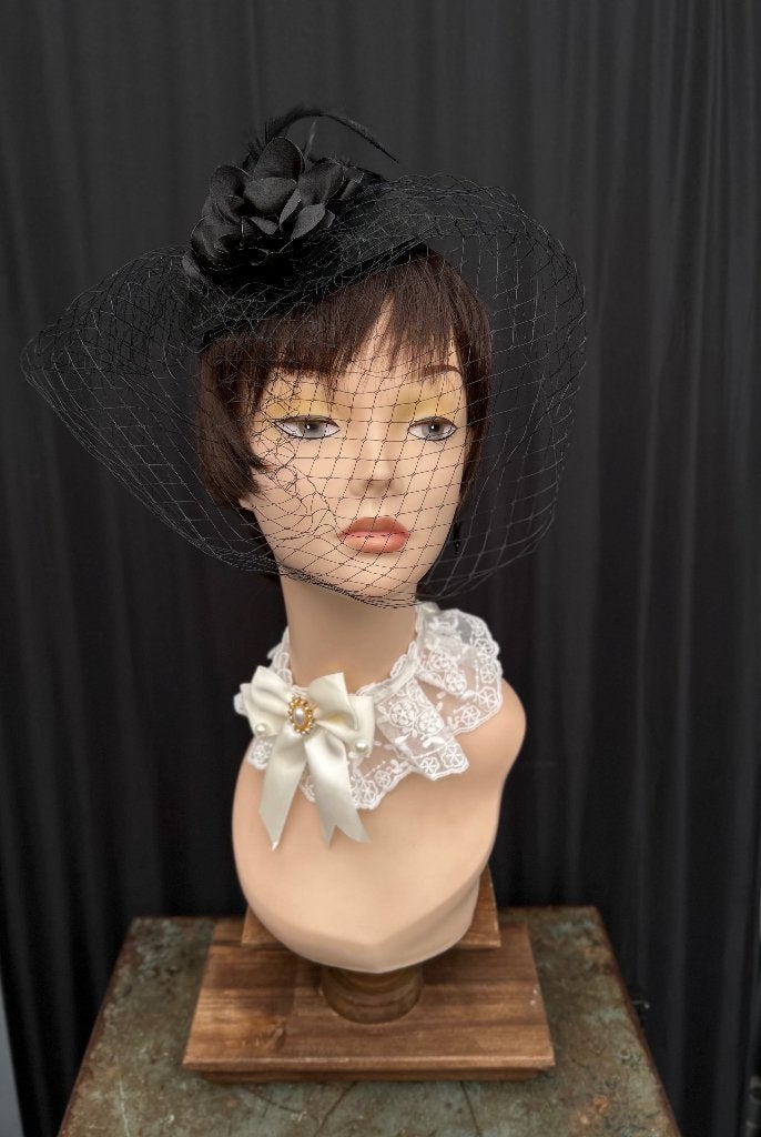 Vintage paspop hoofd, witte kraag strik, hoed met speld, Ophalen of Verzenden