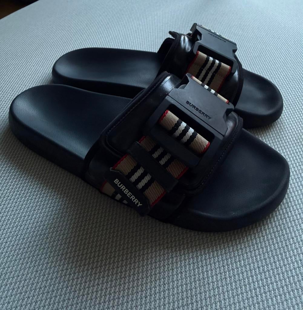 Burberry badslippers, Ophalen of Verzenden, Zo goed als nieuw, Zwart