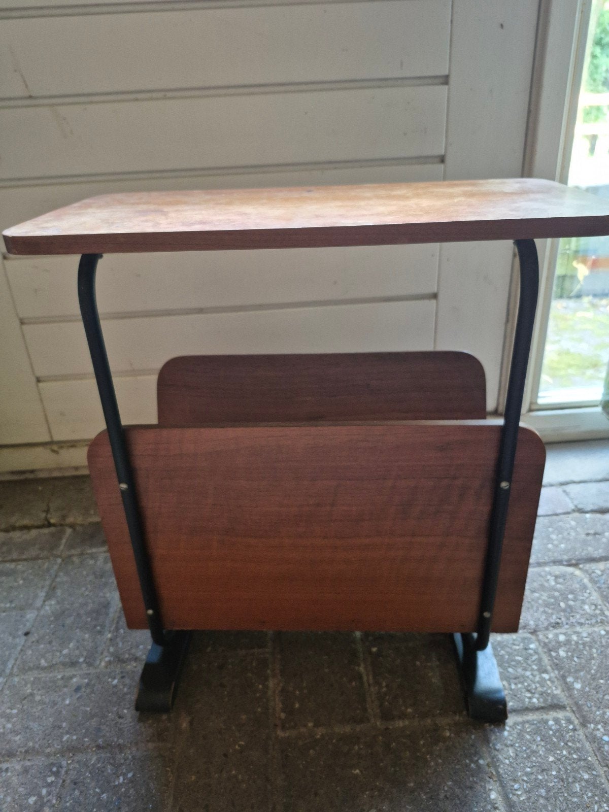 Vintage Jaren 60 Bijzettafel met Lectuurbak (Pastoe Stijl), Huis en Inrichting, Tafels | Bijzettafels, Ophalen, Minder dan 45 cm