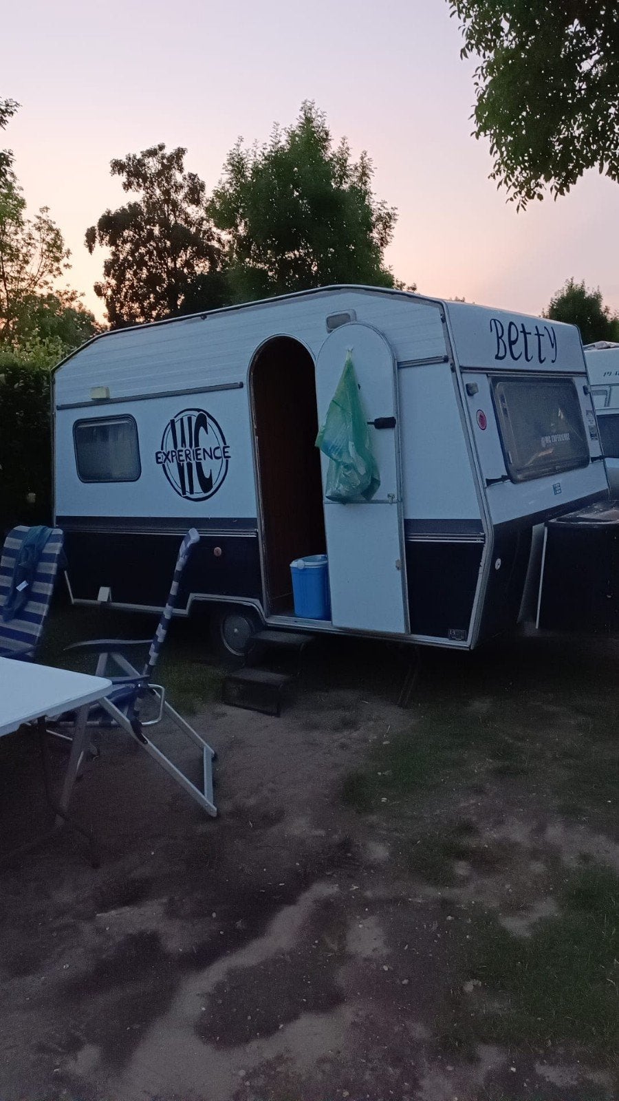 Betty festival caravan