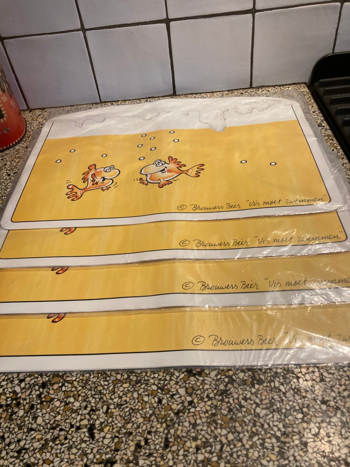 Papieren placemats, Ophalen of Verzenden, Zo goed als nieuw, Flesje(s), Overige merken