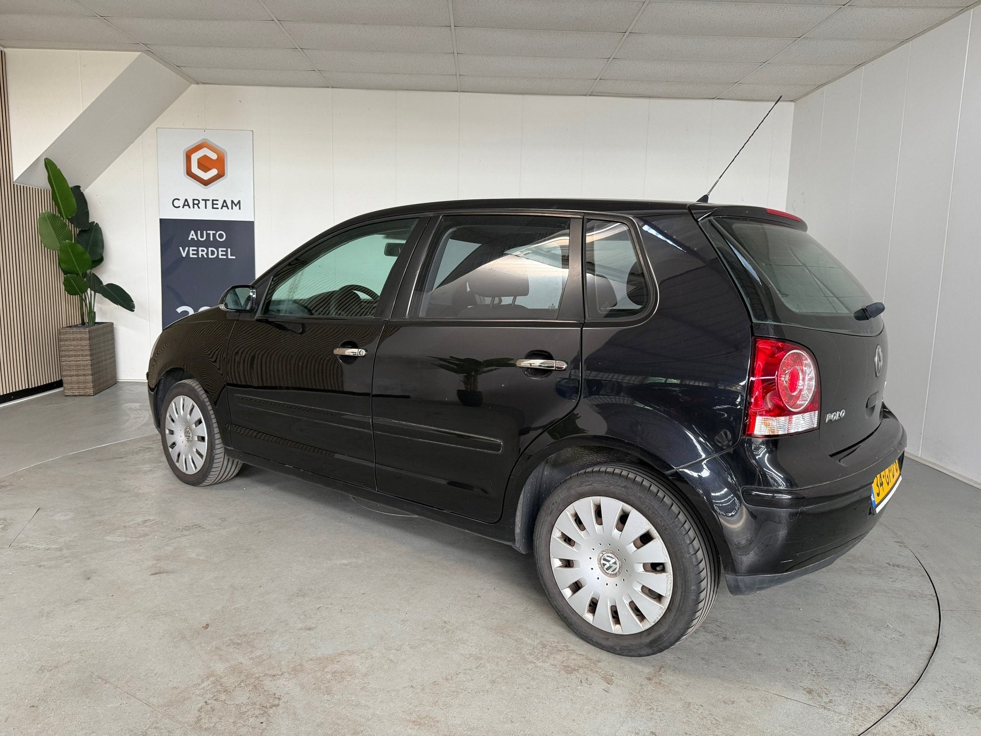 Volkswagen Polo 1.4-16V Comfortline Airco, Voorwielaandrijving, 4 cilinders, Zwart, Bedrijf
