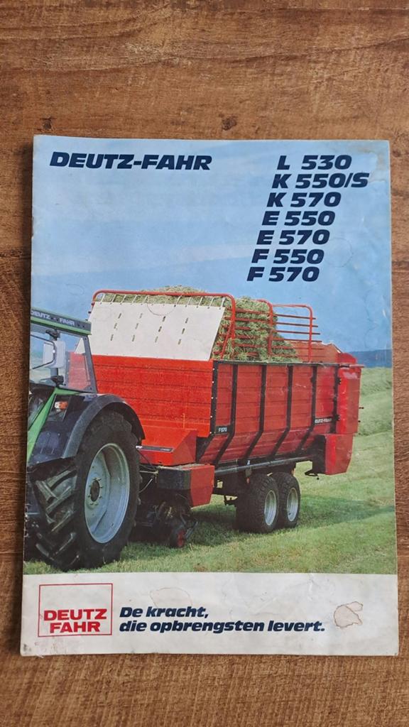Folder DEUTZ FAHR opraapsnijwagens opraapwagens doseerwagens, Ophalen of Verzenden, Gelezen, Folder