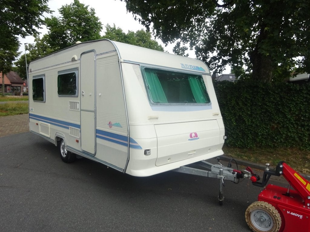 Adria Unica 465 Met Frans Bed en Mover, Caravans en Kamperen, Bedrijf, Treinzit, 750 - 1000 kg, 4 tot 5 meter