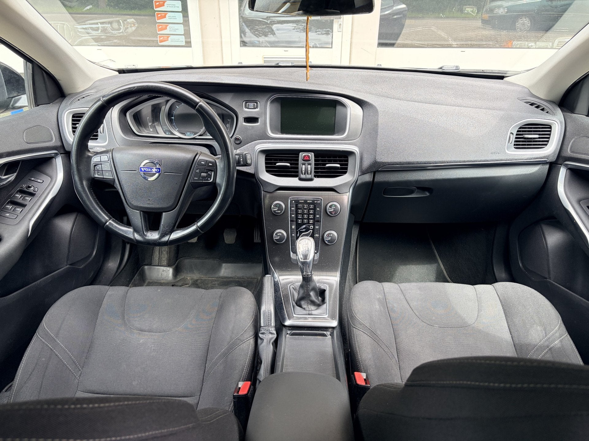 Volvo V40 1.6 D2 Kinetic lichte zijschade Navigatie/Clima/Tr, Auto's, Voorwielaandrijving, Euro 5, Gebruikt, 4 cilinders