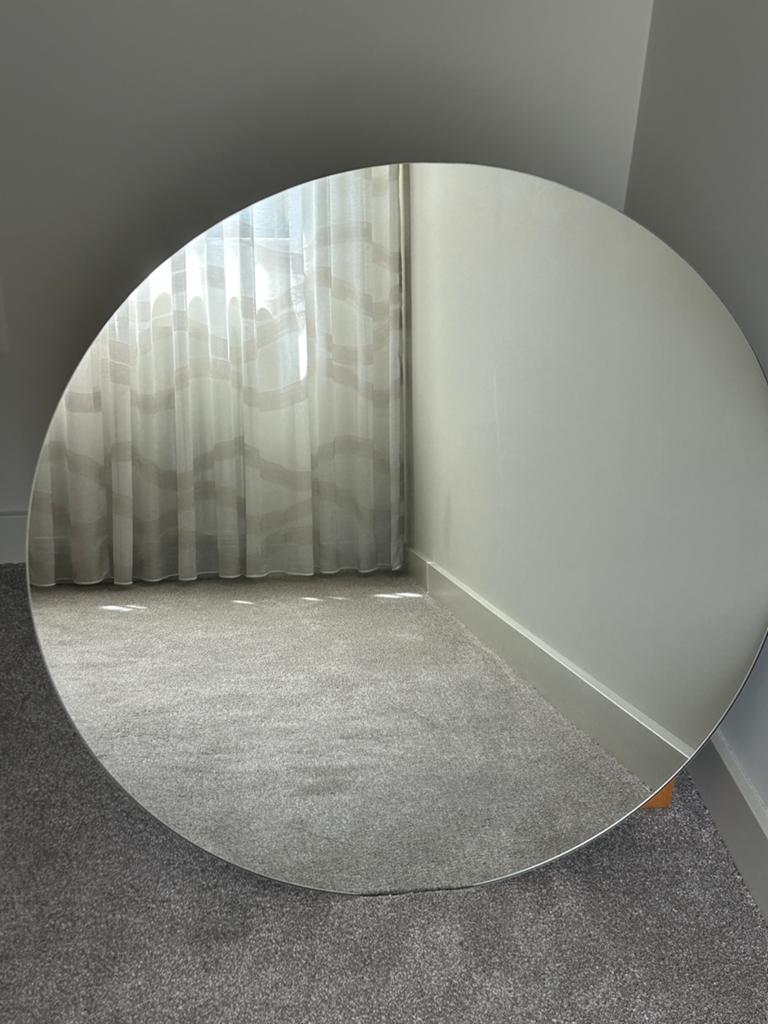 Ronde spiegel 75 cm met ophanghaakje achterzijde, Huis en Inrichting, Woonaccessoires | Spiegels, Ophalen, Rond, Zo goed als nieuw