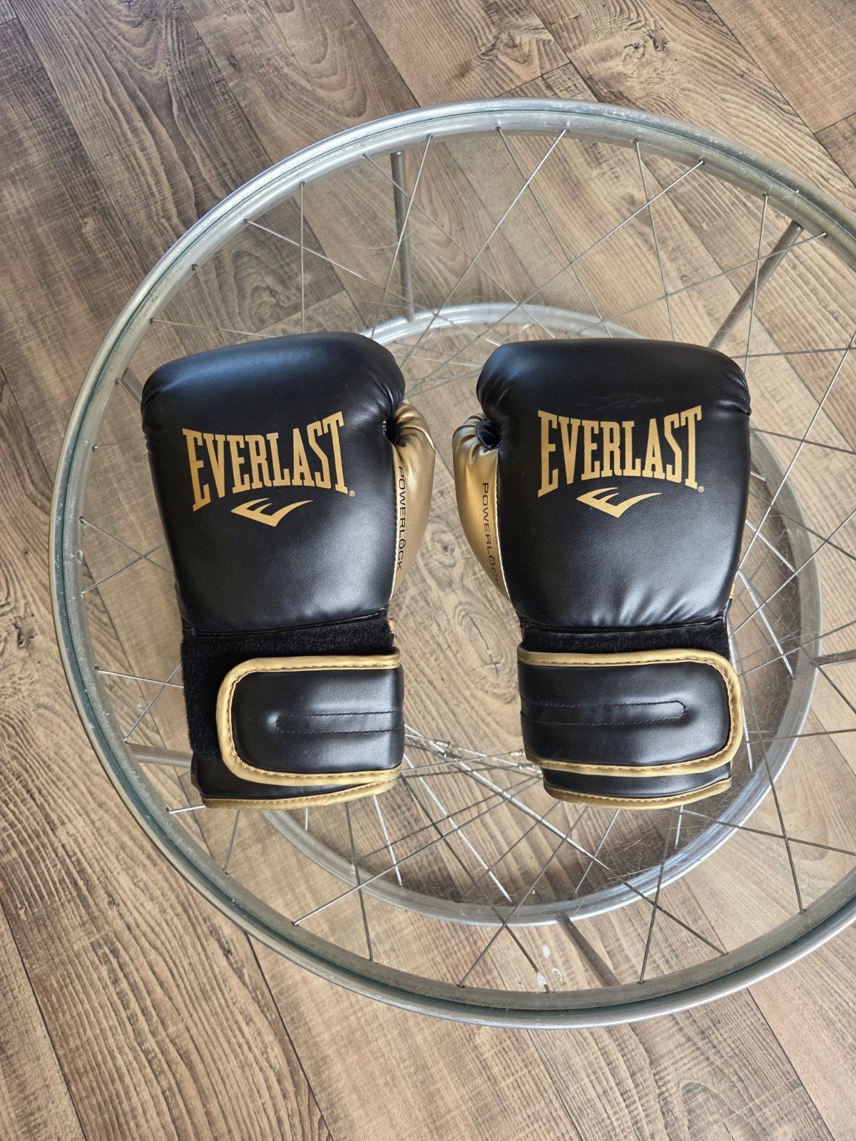 Everlast bokshandschoenen 14oz - Zwart/Goud, Ophalen, Zo goed als nieuw, Bokshandschoenen
