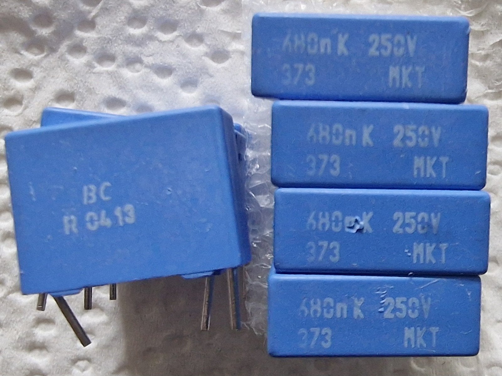 MKT Condensatoren 680nF 250V, tot wel 20 cent per stuk, Hobby en Vrije tijd, Ophalen, Nieuw