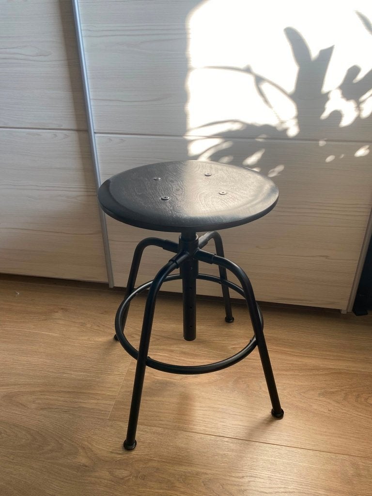 IKEA KULLABERG kruk zwart, Ophalen, In hoogte verstelbaar, Zo goed als nieuw, Hout
