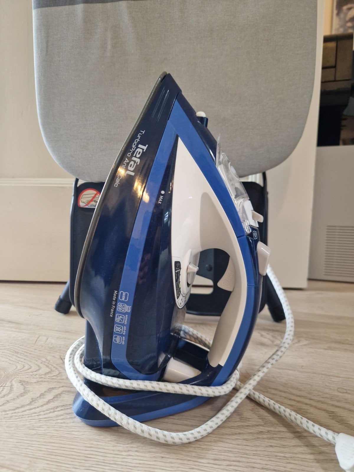 Tefal Turbo Pro Anti-Calc Strijkijzer met Strijkplank, Ophalen, Zo goed als nieuw, Strijkijzer met snoer