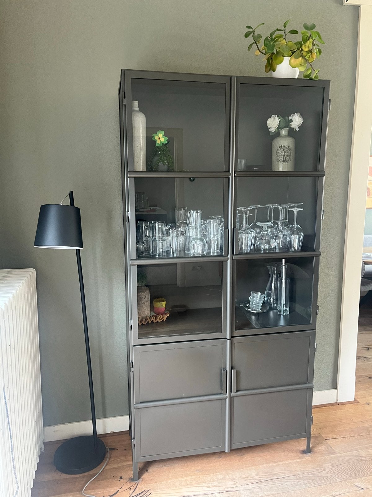 Bodilson kast - Stijlvolle vitrinekast met opbergruimte, Ophalen, Gebruikt, 50 tot 100 cm, Metaal