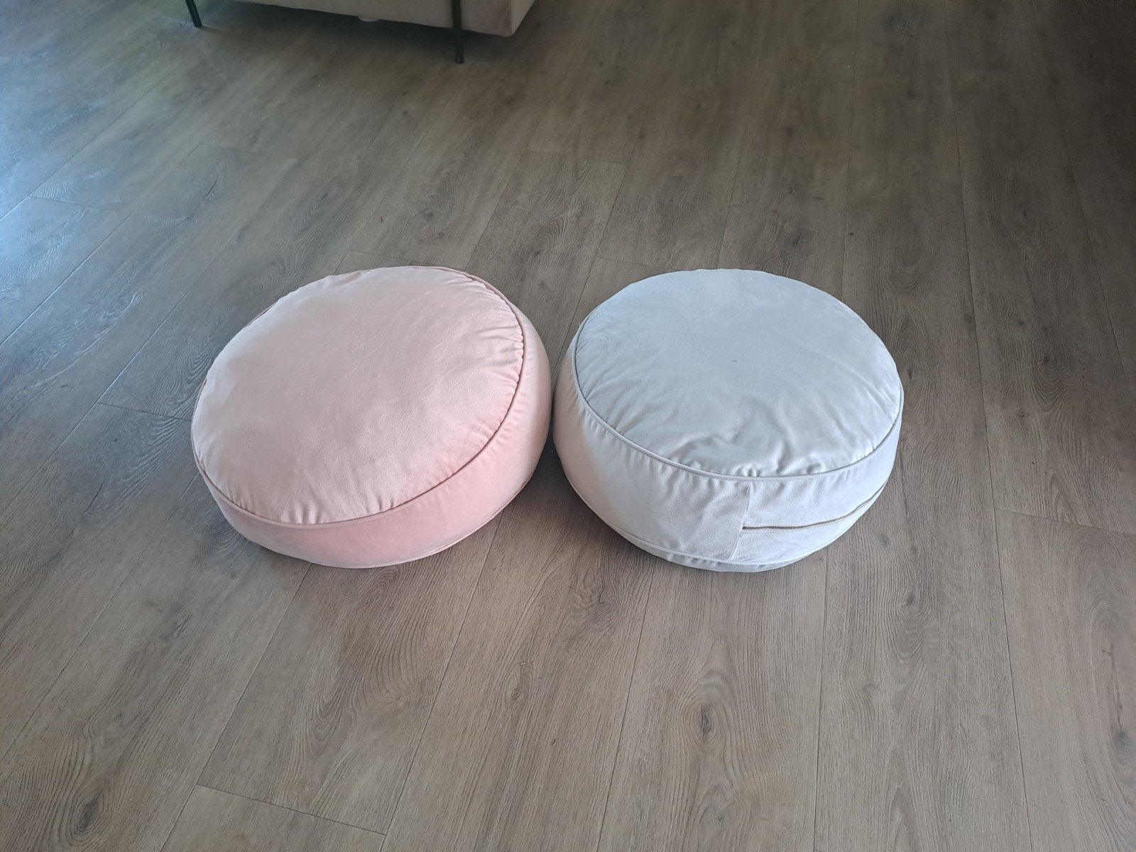Twee pastelkleurige poefjes met wasbare hoezen, Ophalen of Verzenden, Zo goed als nieuw