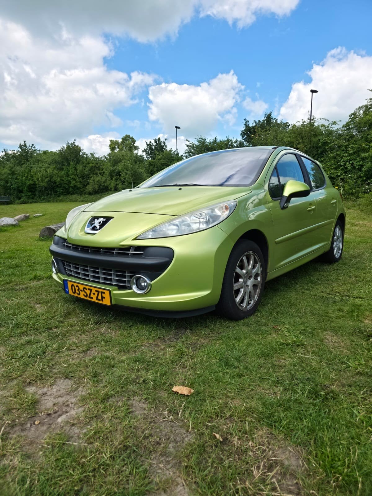 Peugeot 207 1.4 16V 5DRS 2006 Geel nieuwe apk 2e eigenaar, Auto's, Voorwielaandrijving, 1360 cc, 4 cilinders, 49 €/maand