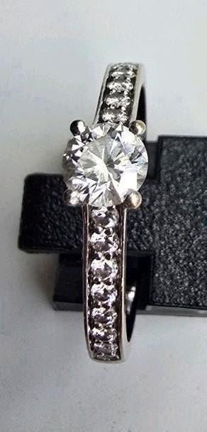 18 karaat witgouden ring met ruim 0,5 karaat diamant, Wit, Ophalen of Verzenden, Zo goed als nieuw, Dame