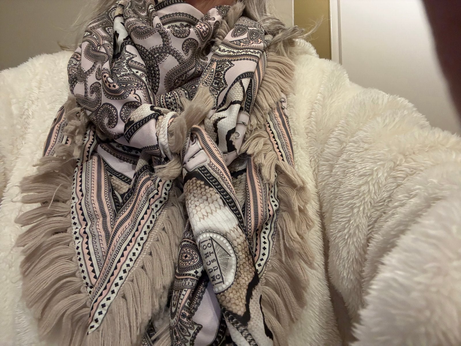Mucho Gusto sjaal met franjes, Kleding | Dames, Ophalen of Verzenden, Zo goed als nieuw, Maat 46/48 (XL) of groter, Sjaal