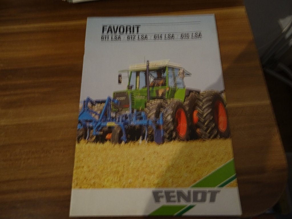 Fendt Favorit 611LSA TOT 615LSA Folder, Ophalen, Zo goed als nieuw, Folder