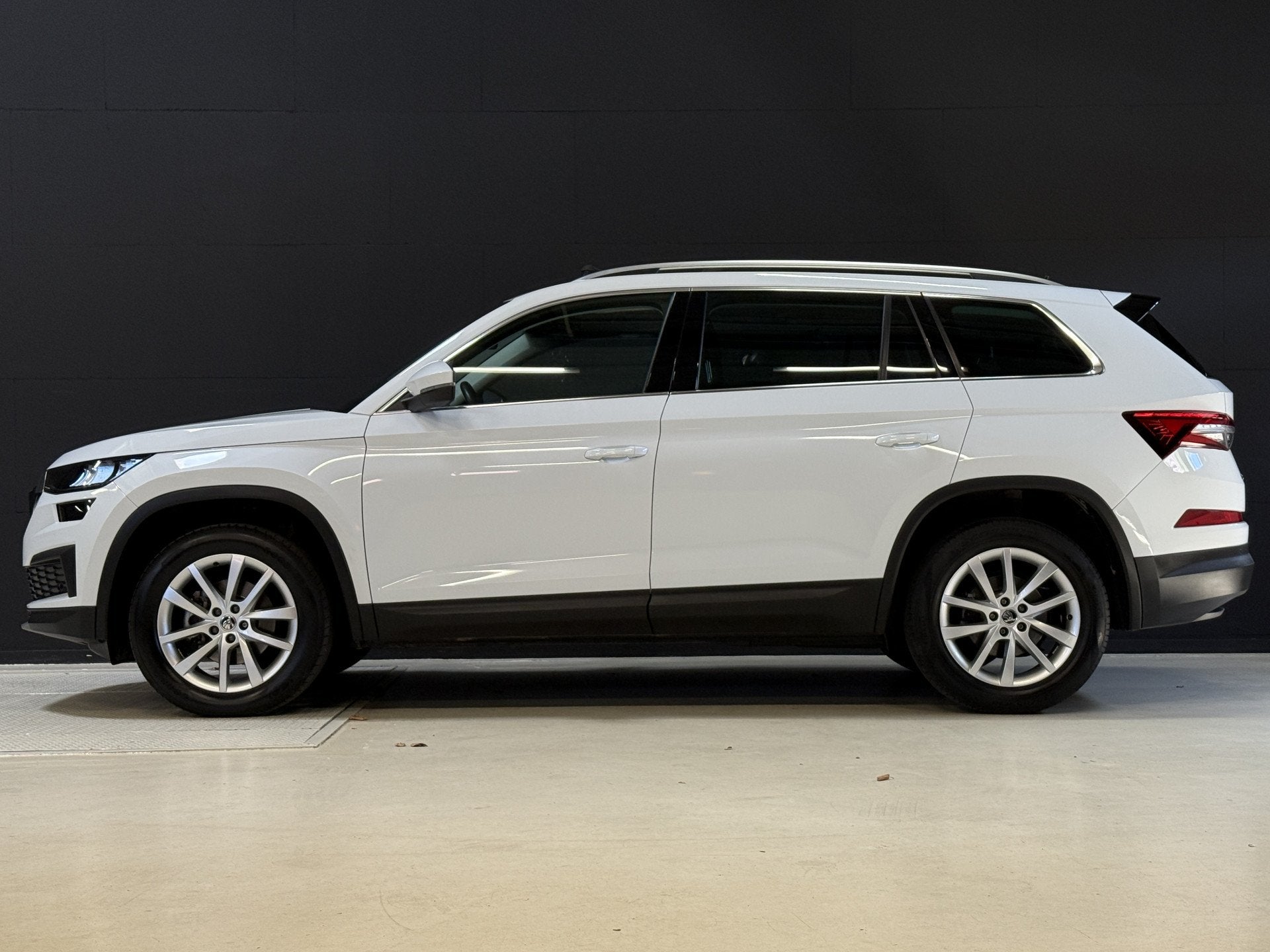 Skoda Kodiaq 1.5 TSI Business Edition | Panoramadak | Trekha, Auto's, Stof, 4 cilinders, 150 pk, Wit