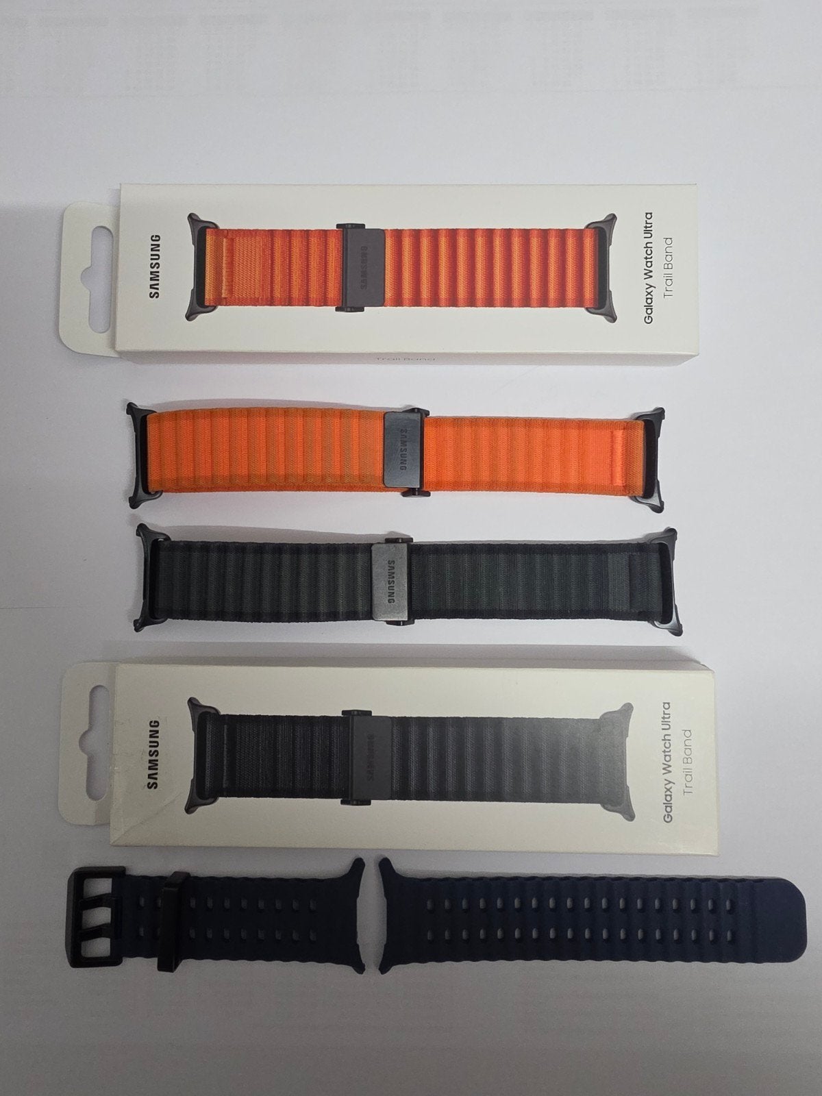 Samsung Galaxy Watch Ultra bandjes 3x = 2 trail/1 siliconen, Bandje, Samsung ⌚️, Ophalen of Verzenden, Zo goed als nieuw