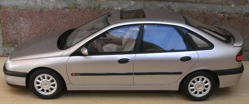 (82) . RENAULT laguna V6 3.0 baccara . 1/18 . OTTO ., Hobby en Vrije tijd, Ophalen of Verzenden, Zo goed als nieuw, Auto, OttOMobile