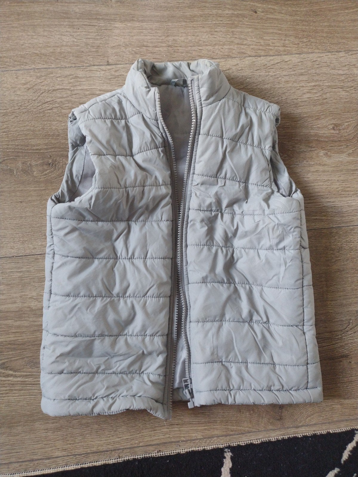 Grijze bodywarmer maat 128, Ophalen, Gebruikt, Jongen of Meisje, Rebel