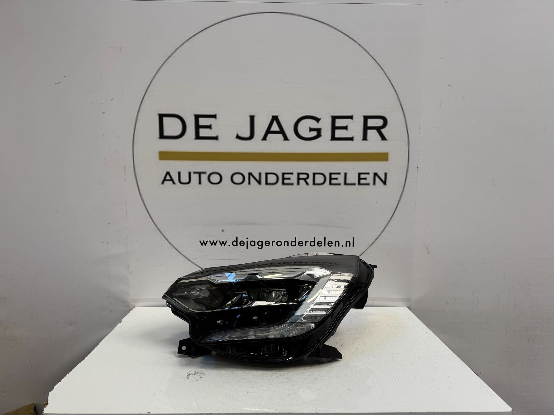 RENAULT CAPTUR II KOPLAMP LED PURE VISION 260608054R LINKS, Renault Group, Gebruikt, Contact.group@renault.com, Renault
