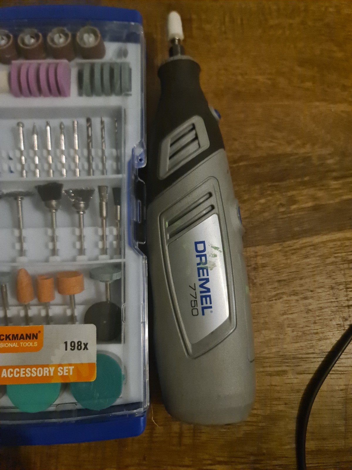 Dremel 7750 met setje en oplader, accu beperkt, Ophalen of Verzenden