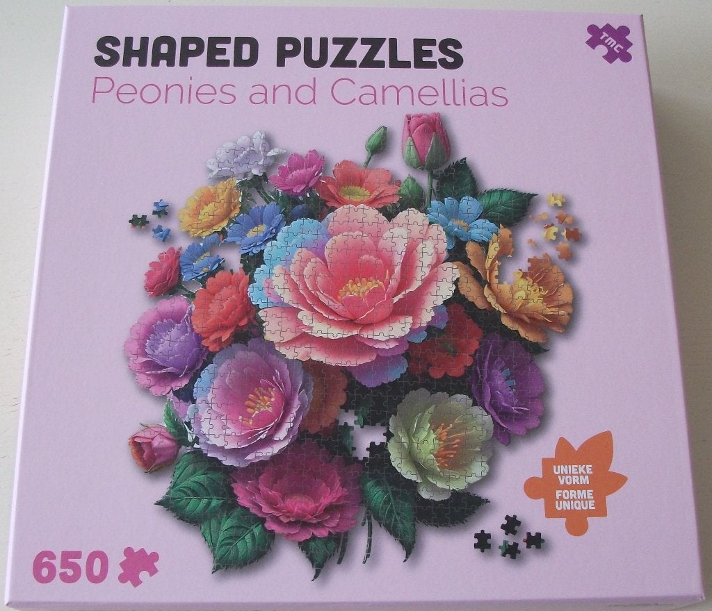 Puzzel *** PEONIES AND CAMELLIAS *** Special Shaped Puzzle, Ophalen of Verzenden, 500 t/m 1500 stukjes, Zo goed als nieuw, Legpuzzel