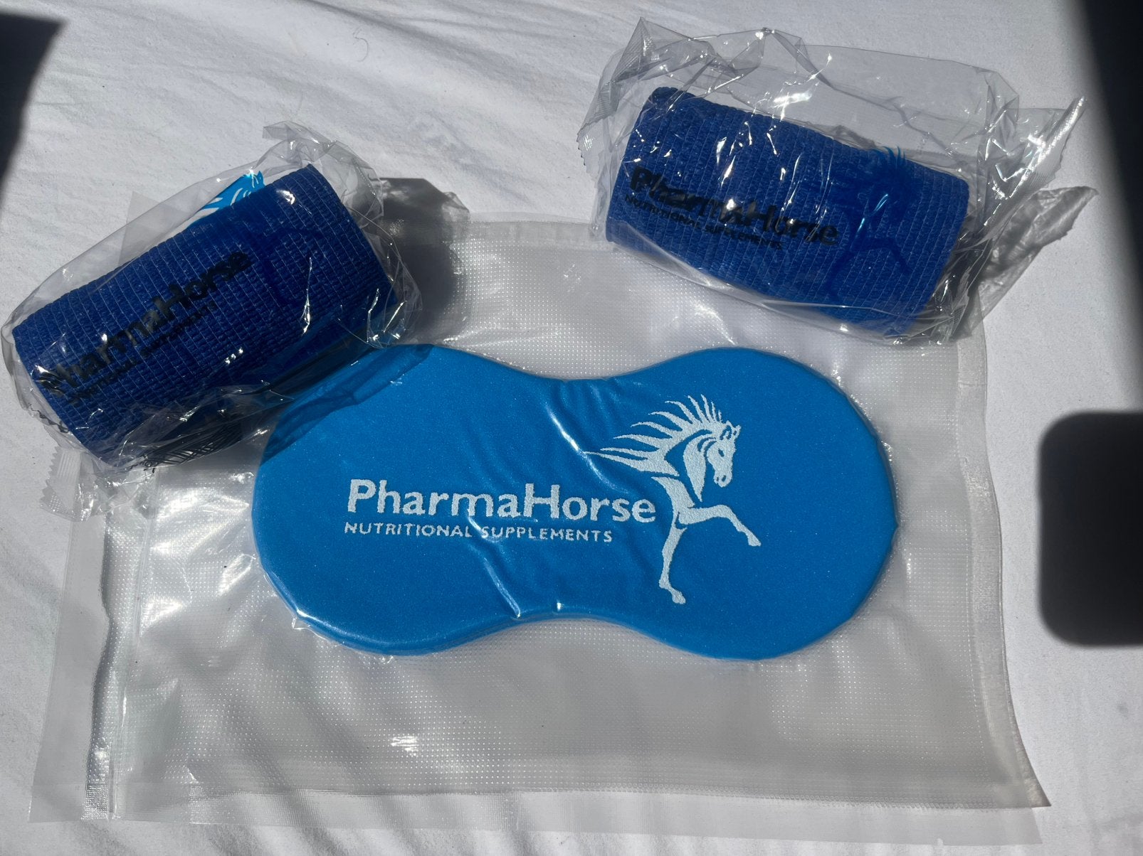 PharmaHorse set – 2 verbandrollen, spons, pen & tasje, Ophalen of Verzenden, Nieuw, Overige disciplines