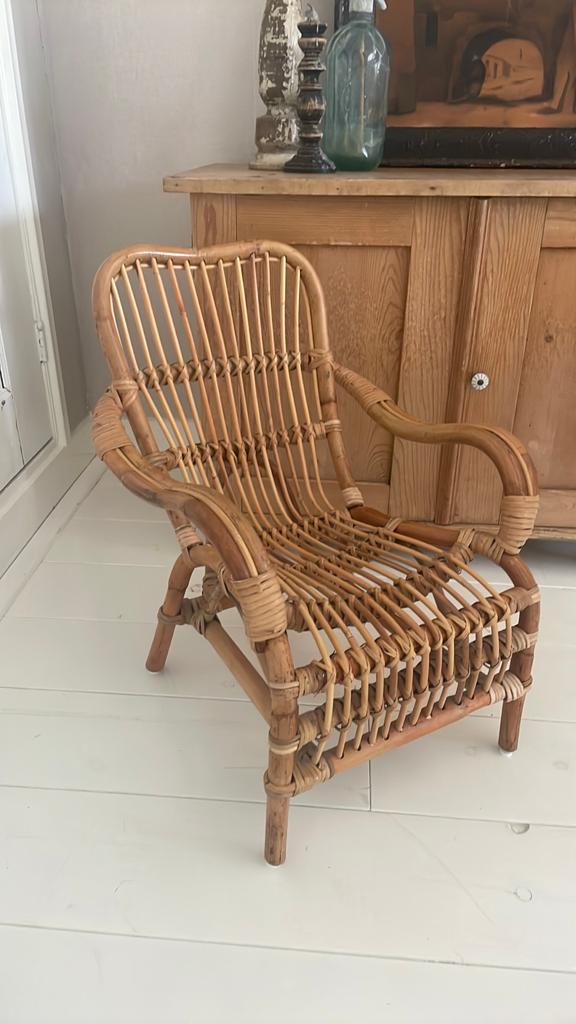Kinder rotanstoeltje, Kinderen en Baby's, Kinderkamer | Tafels en Stoelen, Ophalen of Verzenden, Zo goed als nieuw, Stoel(en)