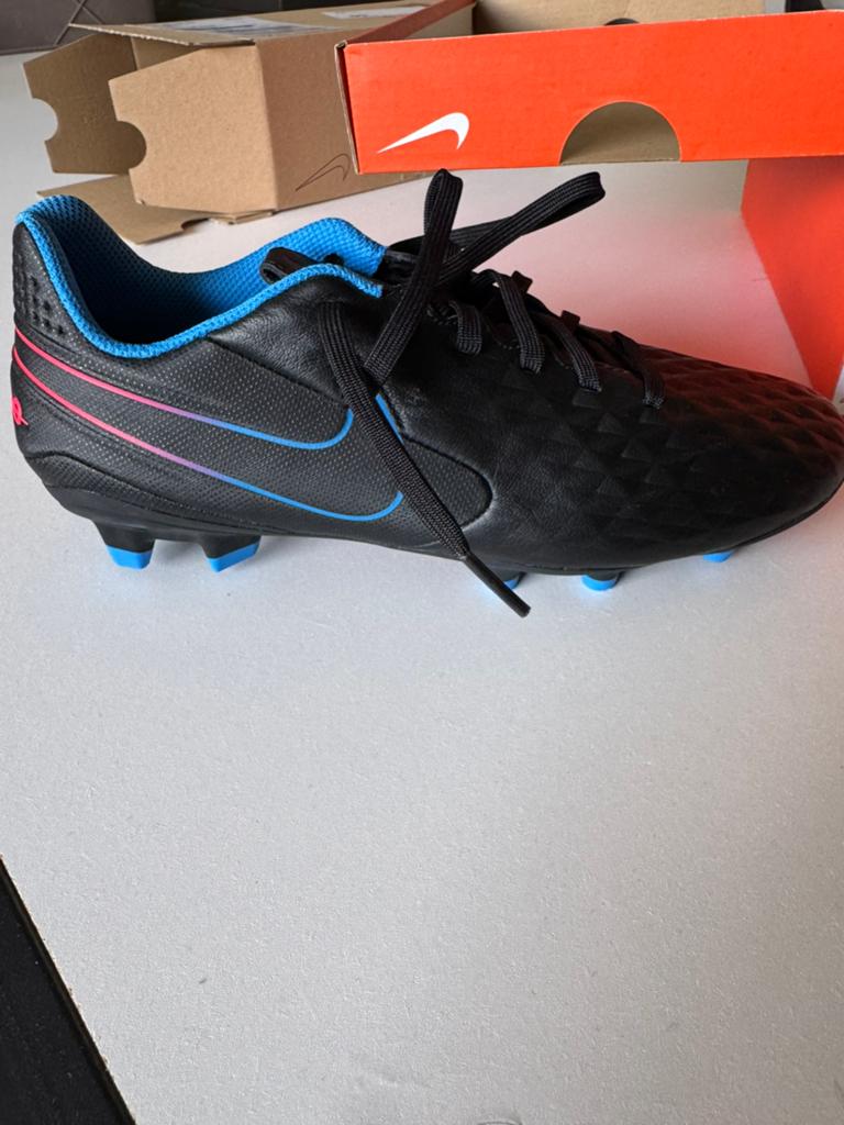 Nike Tiempo Football Shoes Size 40, Sport en Fitness, Voetbal, Ophalen, Maat XS of kleiner, Schoenen, Nieuw