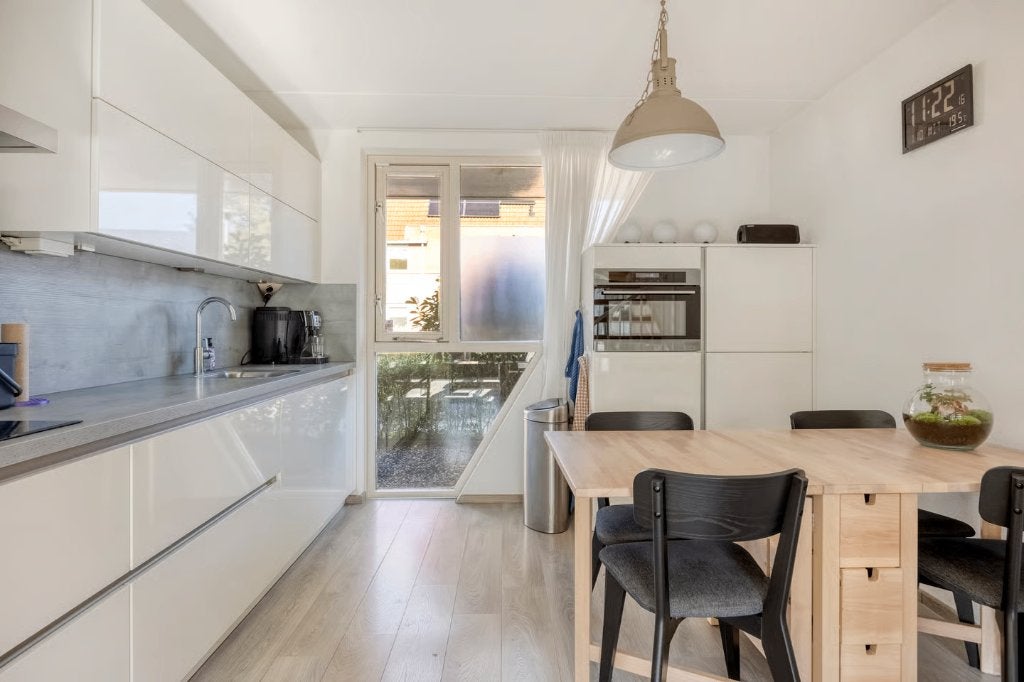 Moderne witte hoogglans keuken (2017) met inbouwapparatuur, Huis en Inrichting, Keuken | Complete keukens, Ophalen, Gebruikt, Wit