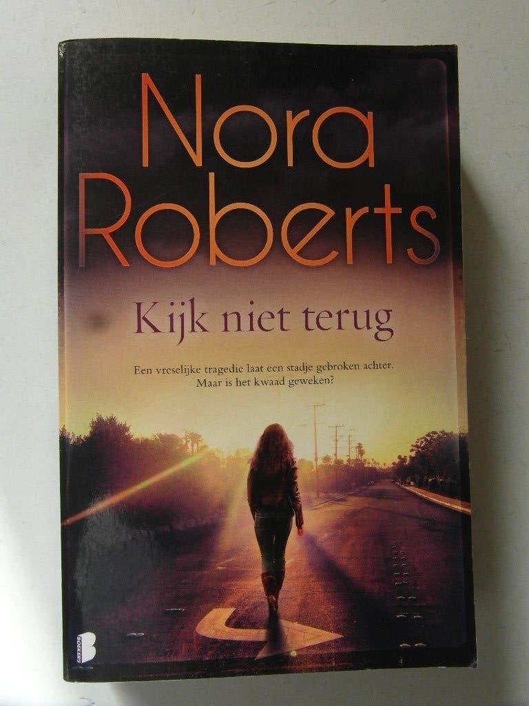 Kijk niet terug, Nora Roberts, Ophalen of Verzenden, Zo goed als nieuw, Nederland