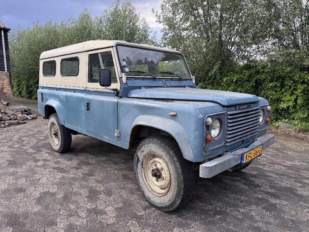 Land Rover 110 2.5D 1984 Zeer origineel en belastingvrij, Auto's, 4 cilinders, 2495 cc, Blauw, 7 stoelen