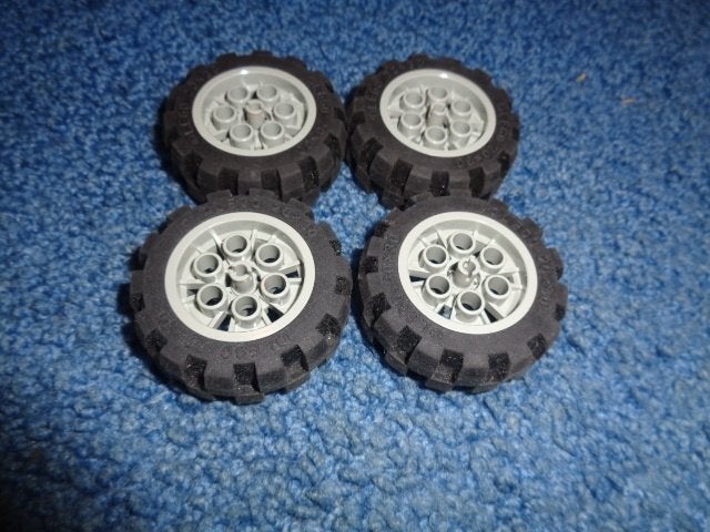 Partij H15=4x Lego technic wielen 20x30