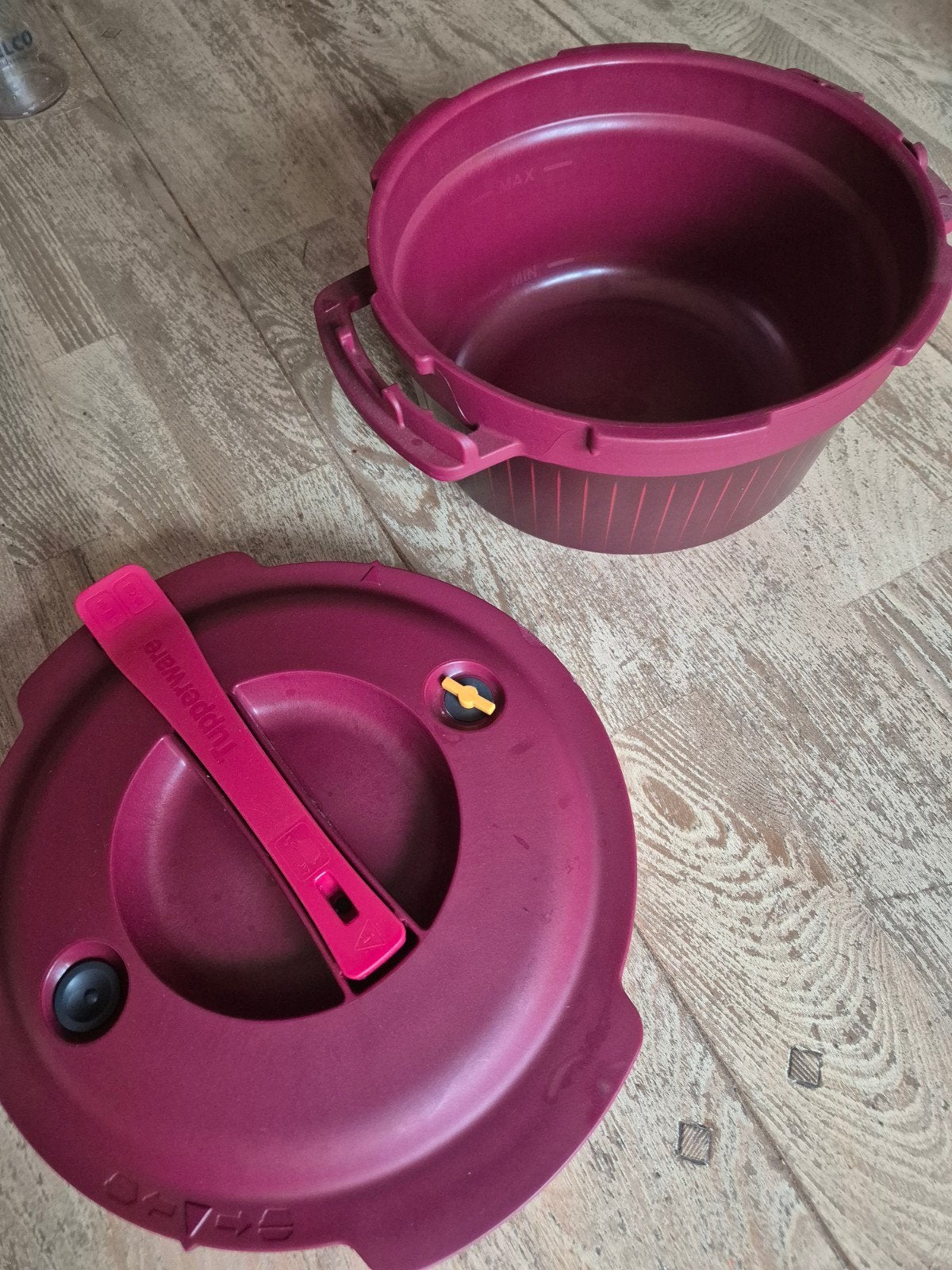 Tupperware  micro minuut - met recepten, Huis en Inrichting, Paars, Overige typen, Ophalen of Verzenden, Zo goed als nieuw