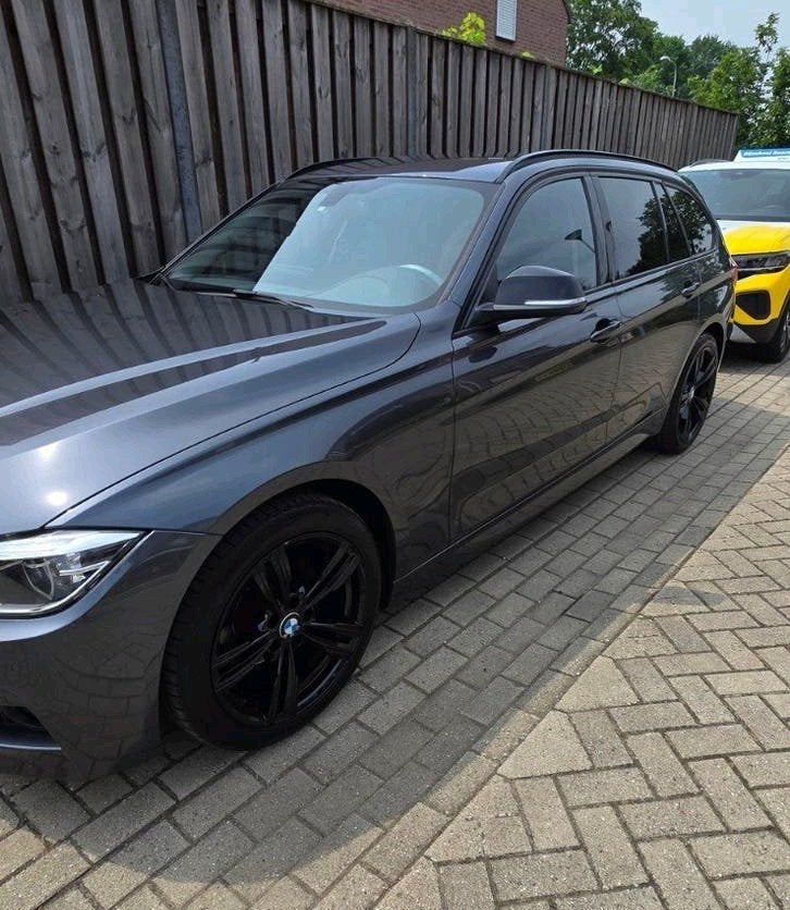 BMW 3-Serie 320i  Aut 2017 Grijs carpl.camera.stoelv.trekhaa, 1998 cc, 1800 kg, Zwart, 4 cilinders