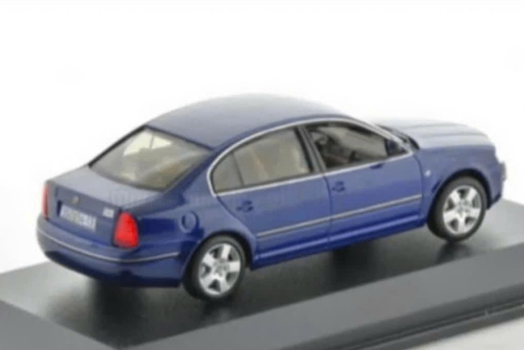 SKODA SUPERB 2004 BLAUW Rschaal 1:43 NOREV ref. 840612, Hobby en Vrije tijd, Modelauto's | 1:43, Ophalen of Verzenden, Nieuw, Auto
