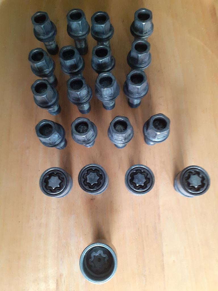 Wielmoeren, 20 delige set met slotmoeren., Ophalen, Nieuw, Audi