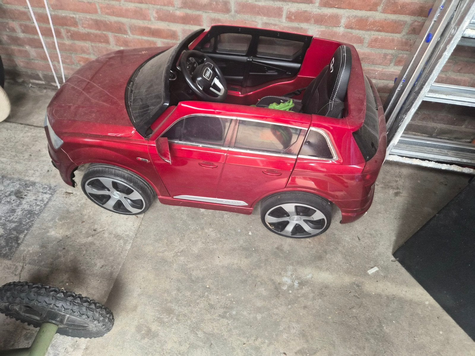 Rode Audi Q7 kinderauto met afstandsbediening, Ophalen, Gebruikt, Afstandsbediening