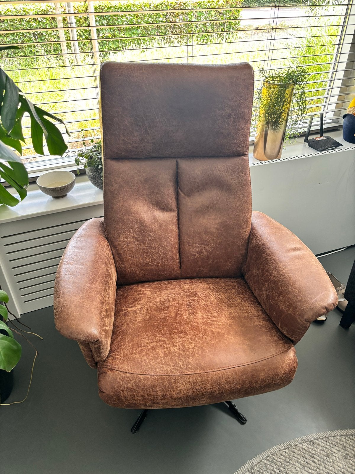 Lederen draai fauteuil cognac - Van Donzel, Huis en Inrichting, Ophalen, Minder dan 75 cm, Leer, Zo goed als nieuw