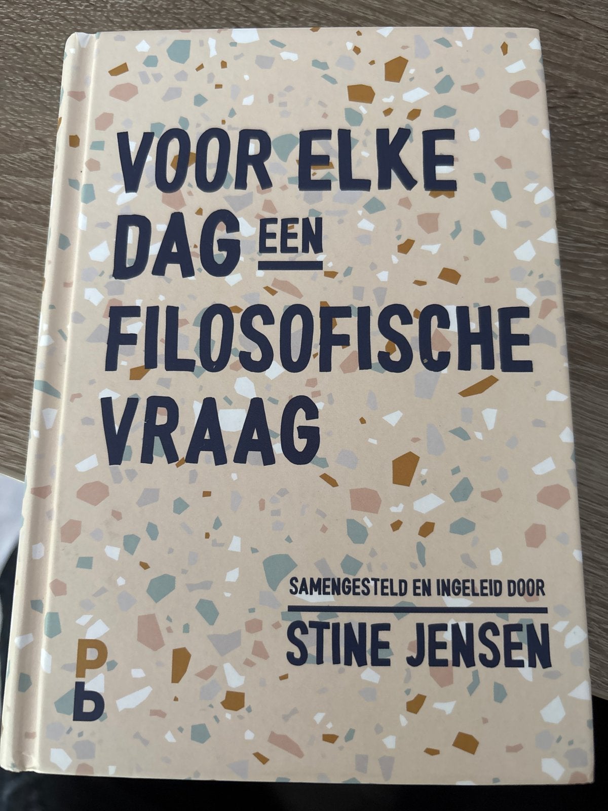 Voor elke dag een filosofische vraag - Stine Jensen, Ophalen of Verzenden, Zo goed als nieuw, Algemeen