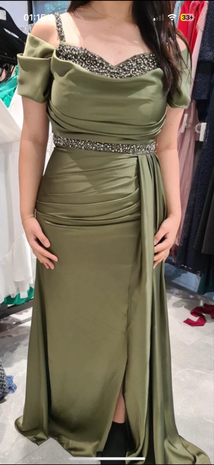 Elegante Avondjurk met Kralen en Split - Olijfgroen, Kleding | Dames, Jurken, Zo goed als nieuw, Ophalen, Maat 38/40 (M), Onder de knie