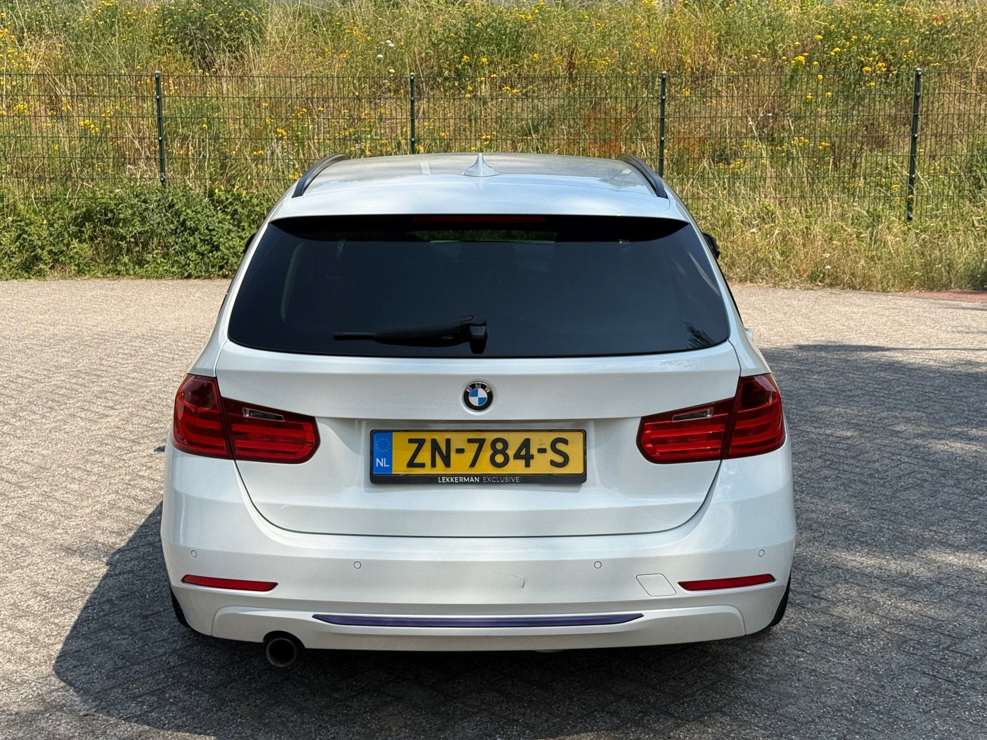 BMW 3-serie Touring 320i High Executive AUTOMAAT I LED I NAV, Auto's, Automaat, Achterwielaandrijving, Gebruikt, Euro 6