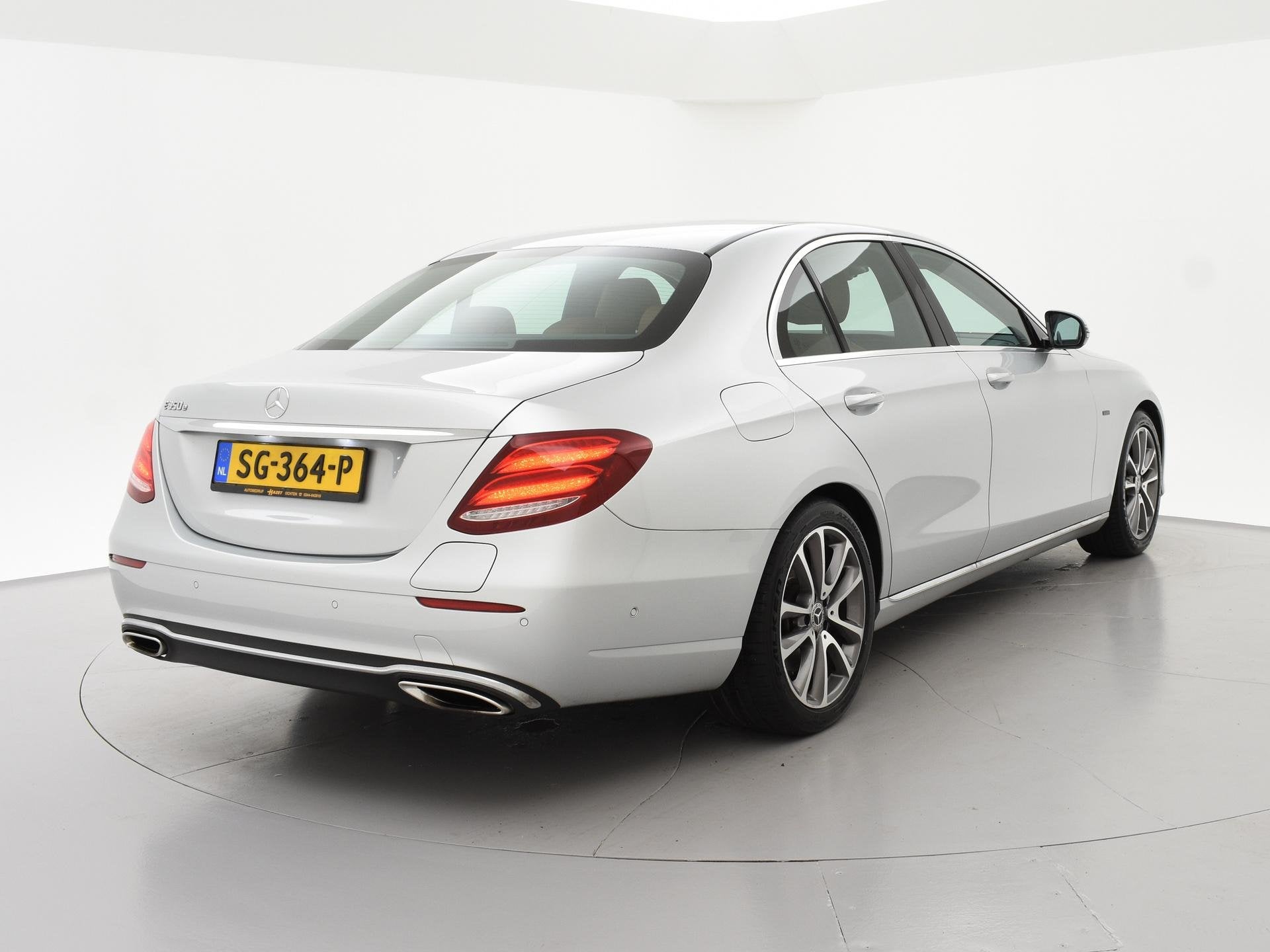 Mercedes-Benz E-klasse 350e PLUG-IN HYBRID + HEAD-UP | DISTR, Automaat, Achterwielaandrijving, Gebruikt, Leder en Stof