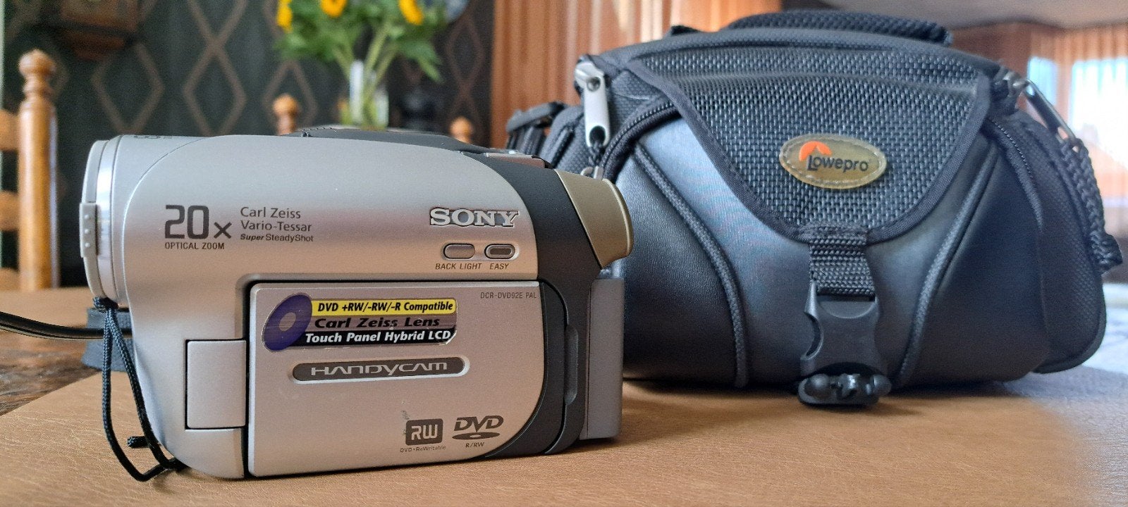 Sony Handycam DCR-DVD106E DVD Camcorder met 20x optisch zoom, Audio, Tv en Foto, Videocamera's Digitaal, Ophalen, Gebruikt, Dvd